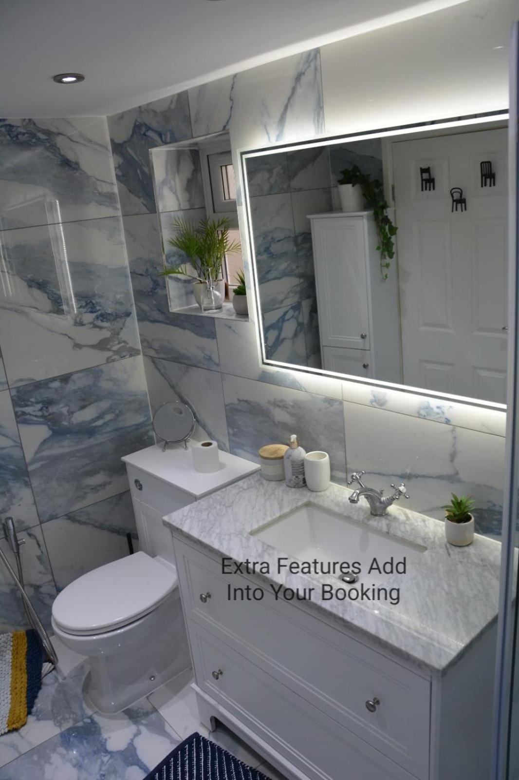 Cozy, Modern, Spacious 4 Bedroom House In London Romford Exterior photo
